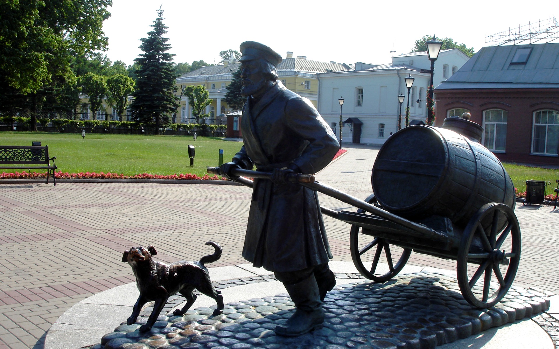 Памятник водовозу в Санкт-Петербурге