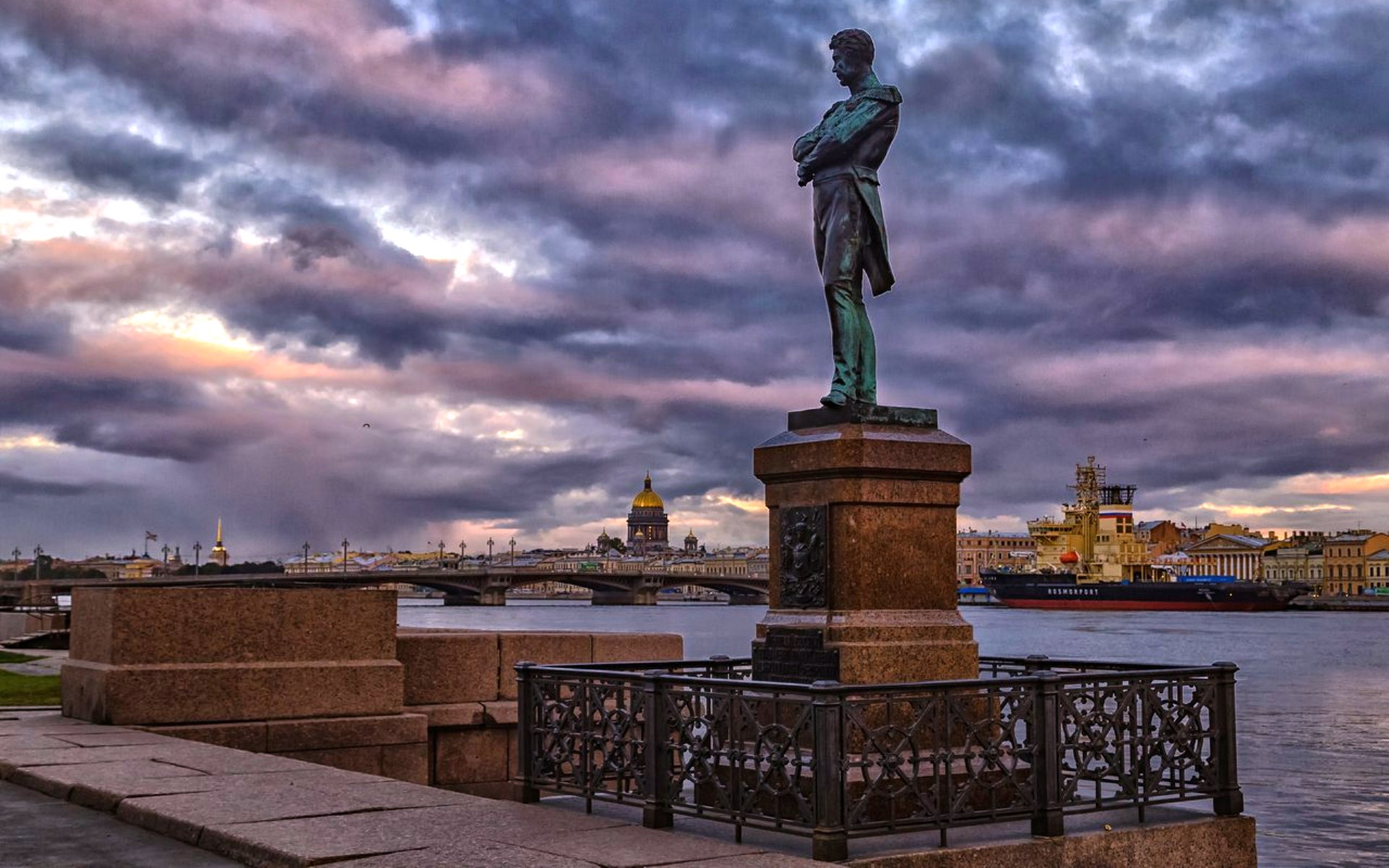 Памятник Крузенштерну в Санкт-Петербурге