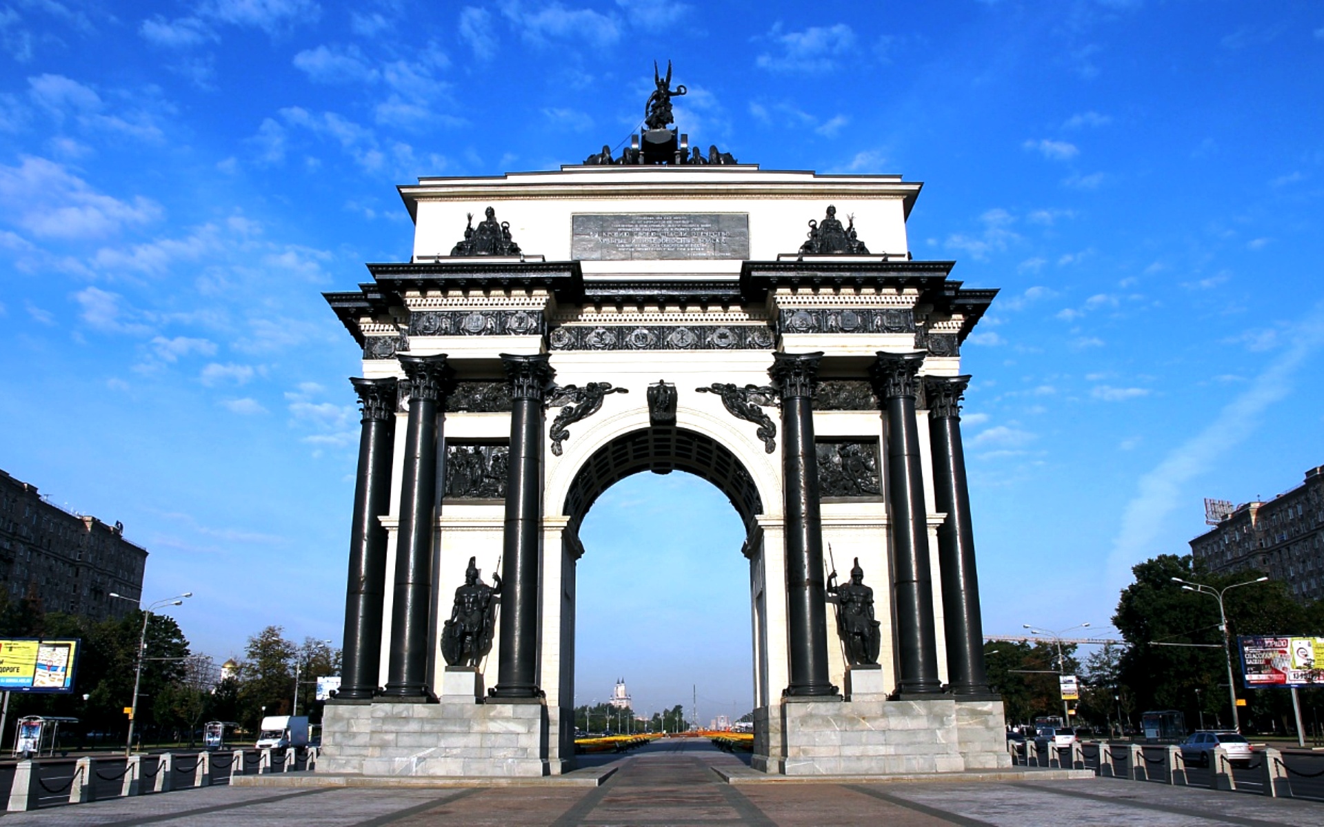Когда была построена триумфальная арка. Московские триумфальные ворота (Триумфальная арка). Триумфальная арка Бове Москва. Триумфальные ворота Москва 1829-1834.