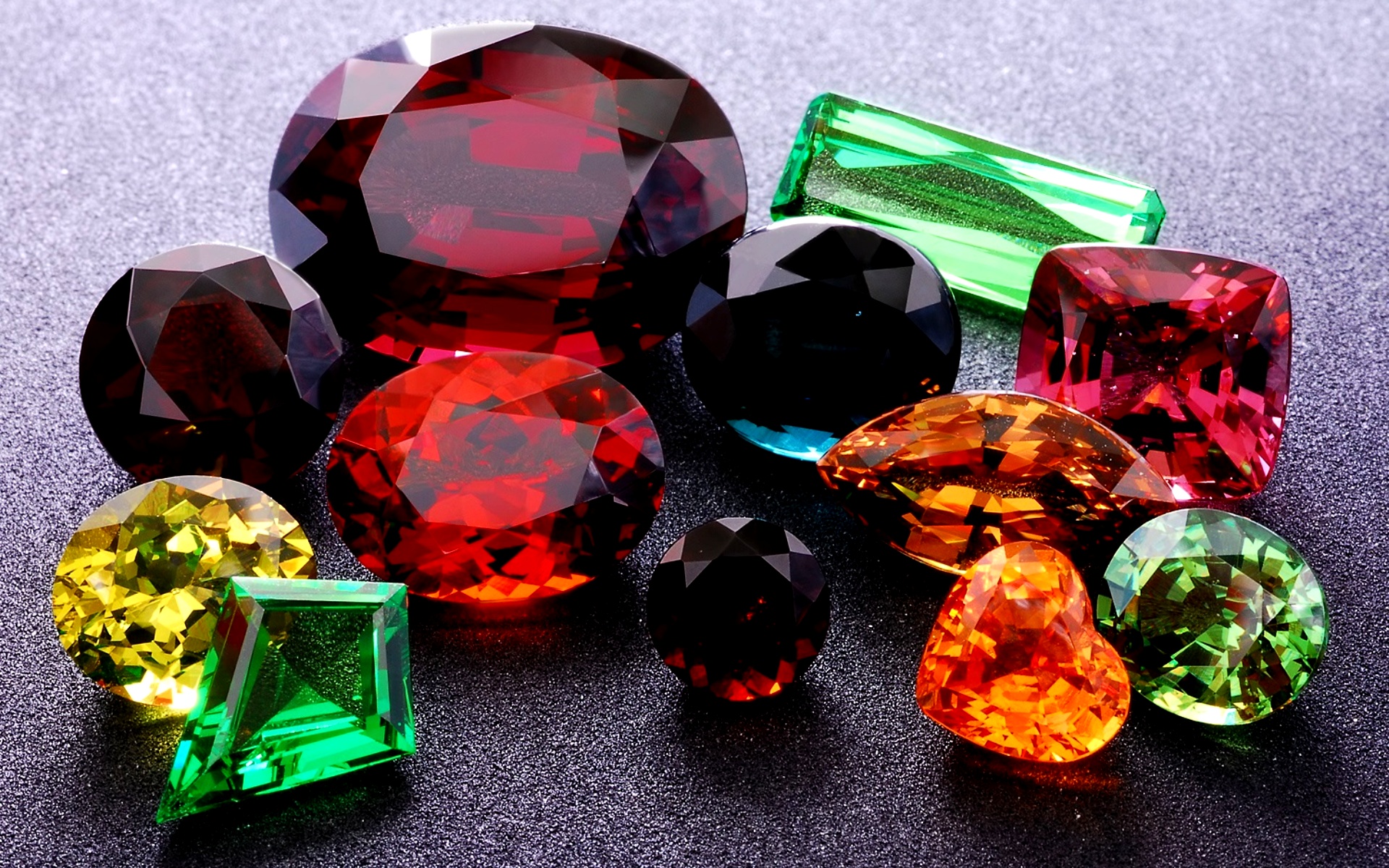 Как называются самоцветы. Драгоценные камни Рубин .гранат.изумруд. Изумруд Рубин Алмаз янтарь. Минералы Самоцветы полудрагоценные камни. Алмаз изумруд Рубин сапфир.