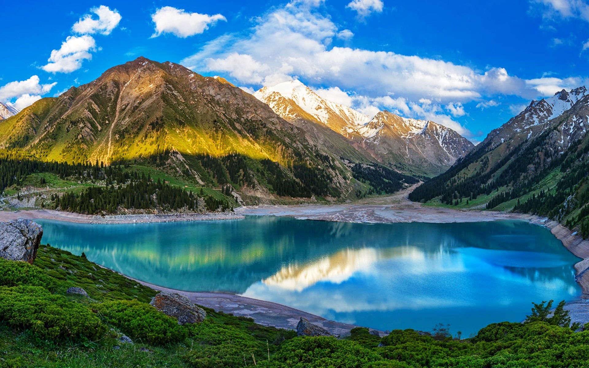 Казахстан восточная азия. Иле Алатау национальный парк. Иле Алатау Алматы. Озеро Тянь Шань. Казахстан горы Тянь Шань.