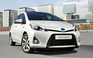 Toyota Yaris Hybrid 2013 / Тойота Ярис Гибрид 2013