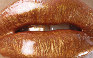 Блестящие золотые губы