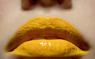 Желтые губы