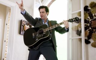 Джим Керри с гитарой