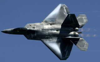 Многоцелевой истребитель F22 Raptor