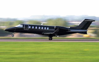 Learjet 40 – административный самолет, предназначенный для использования на авиалиниях малой и средней протяженности
