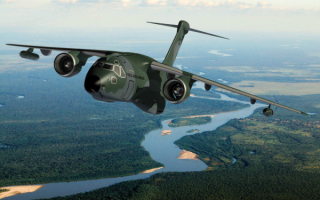 Бразильский транспортный  самолет Эмбраер KC-390