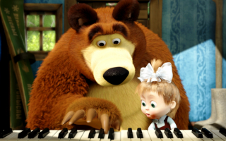 Маша и медведь у рояля