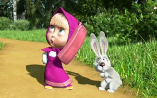 Заяц и Маша с телефоном