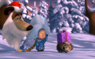 Маша, медведь и ежик с подарком