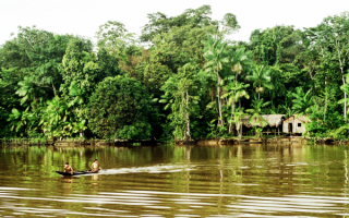 Индейское поселение на Амазонке