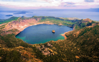 Вулканическое озеро Тааль на Филиппинах