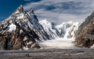 Ледник Биафо в горах Каракорума