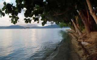 Берег острова Таити