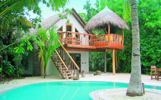 Отель с бассейном на Мальдивах