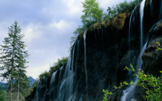 Красивый водопад