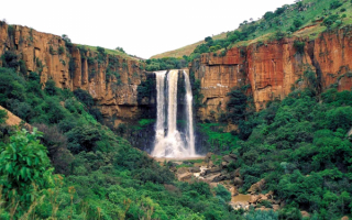 Водопад в парке Лимпопо ЮАР