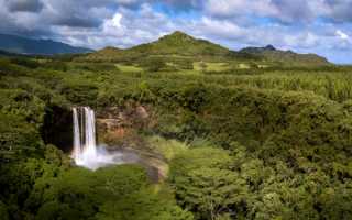 Ваилуа — водопад, расположенный на реке Ваилуа на острове Кауаи