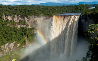 Водопад Кайетур,расположенный на реке Потаро в западной Гайане