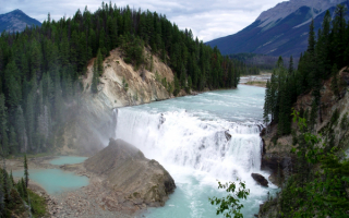 Водопад Уэпта в Канаде