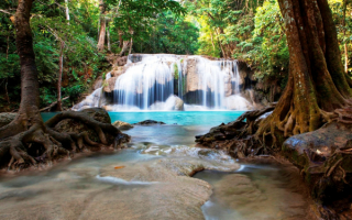 Водопад Эраван в джунглях  Тайланда