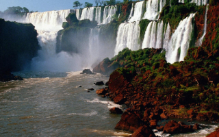 Высокий  водопад