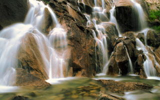 Красивый  водопад