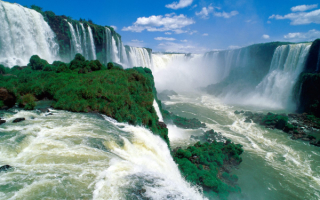 Водопад  на  реке