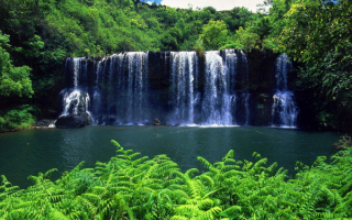 Красивый  водопад