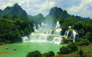 Водопад Дэтянь на границе Китая с Вьетнамом