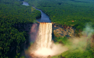 Водопад Кайетур в Гайане