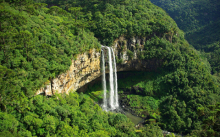 Водопад Каракол в штате Риу-Гранди-ду-Сул в Бразилии