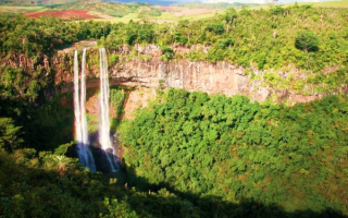 Водопад Тамарин  на острове Маврикий