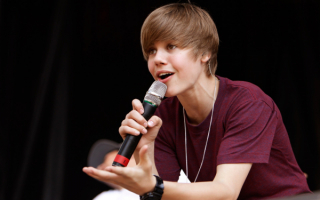 Джастин Бибер — канадский певец, автор песен, музыкант, актёр.