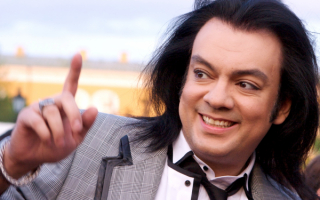 Филипп Киркоров -  российский эстрадный певец, композитор и продюсер.