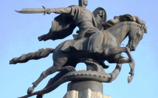 Бишкек. Памятник Манасу Великодушному