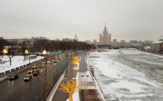 Вид на набережную Москвы реки у парка Зарядье