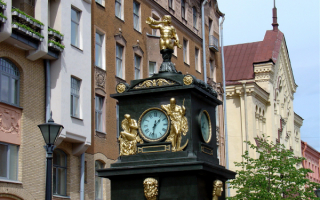 Часы на улице Санкт-Петербурга