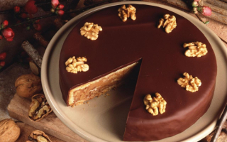 Шоколадный  торт  с орехами