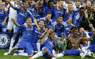 Футбольный клуб Челси с кубком европейских чемпионов