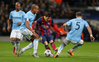 Месси дает урок футбола