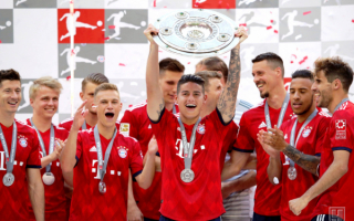 Футболисты Баварии чемпионы Германии 2018