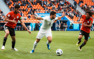 Луис Суарес в матче с Египтом