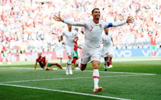 Криштиану Роналду празднует гол