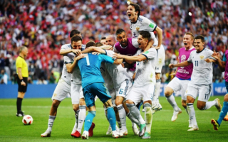 Сборная России празднует победу над Испанией