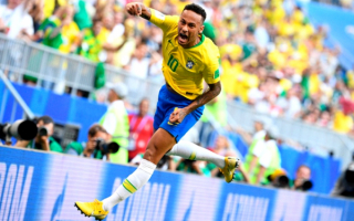 Неймар празднует гол