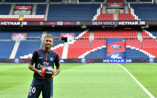 Нападающий ФК «Пари-Сен-Жермен» Неймар