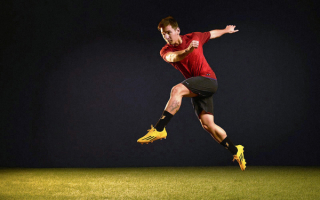 Лионель Месси в золотых бутсах Адидас