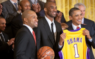 Барак Обама и баскетболисты Лос Анджелес Лейкерс